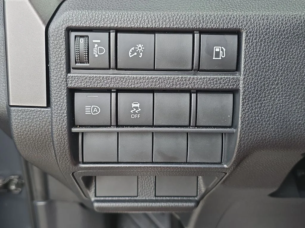 Used 2025  Toyota SR5 image 21