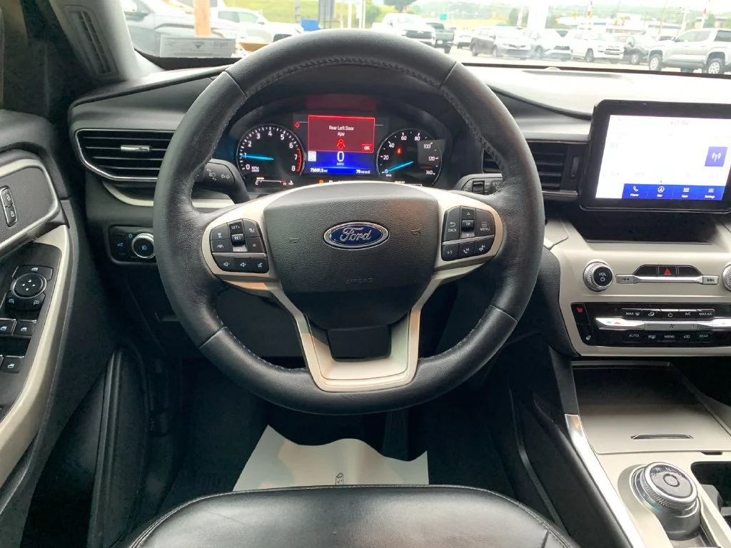 Used 2022 Red Ford XLT image 17