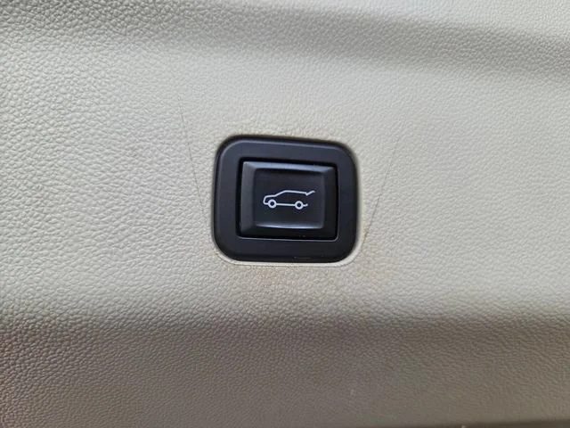 Used 2023 Crystal White Tricoat Cadillac Sport Platinum image 17