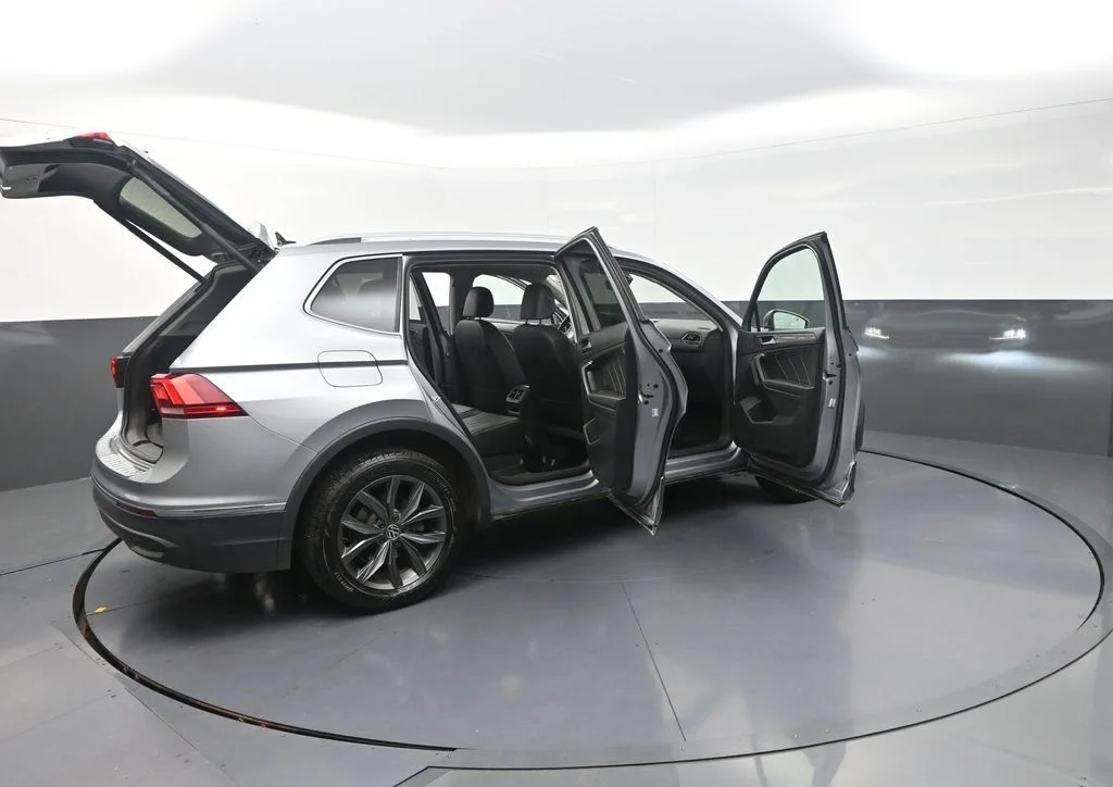 Used 2024 Silver Volkswagen 2.0T SE image 35