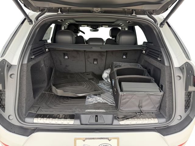 New 2026 Fuji White Land Rover Dynamic SE image 18