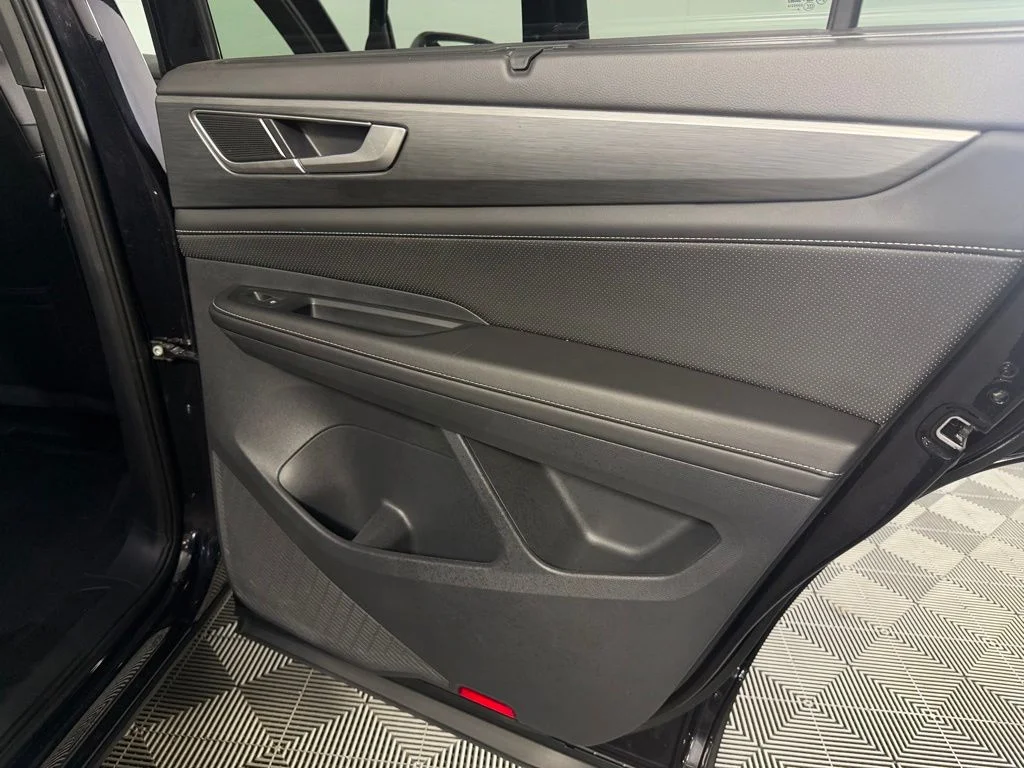 2025 Volkswagen Atlas Cross Sport SE w/Tech - Photo 28