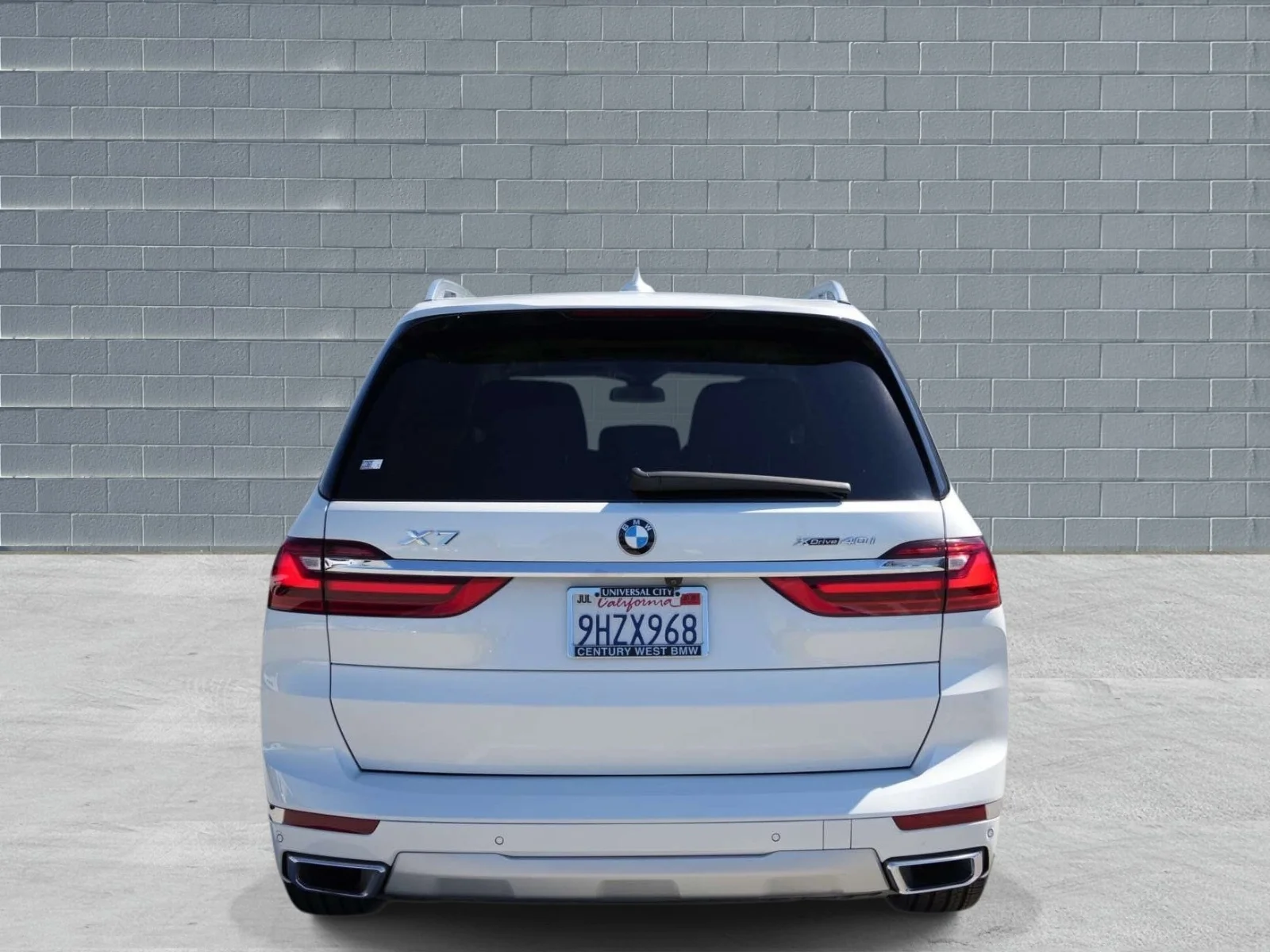 Used 2022 Mineral White Metallic BMW xDrive40i Sports Activity Vehicle image 4