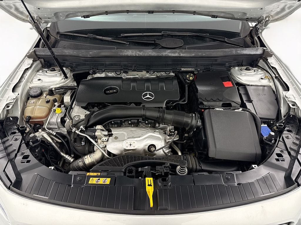 Used 2023 Iridium Silver Metallic Mercedes-Benz GLB 250 image 29