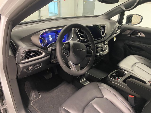 2026 Chrysler Pacifica Select - Photo 13