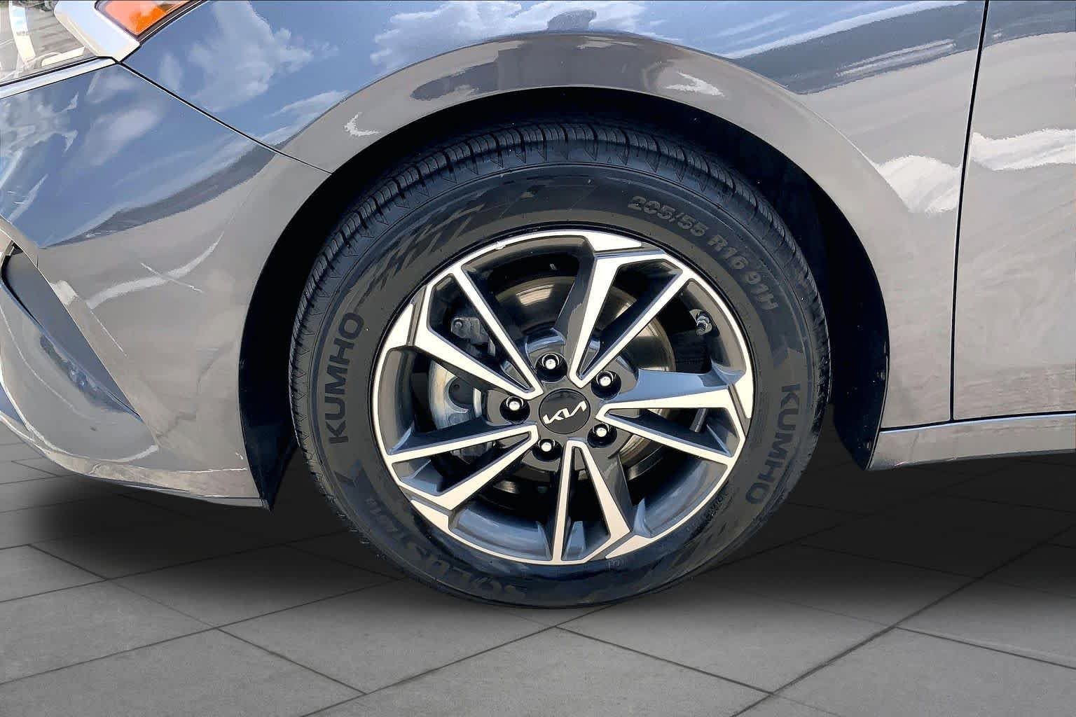 Used 2023 Gravity Gray Kia LXS image 11