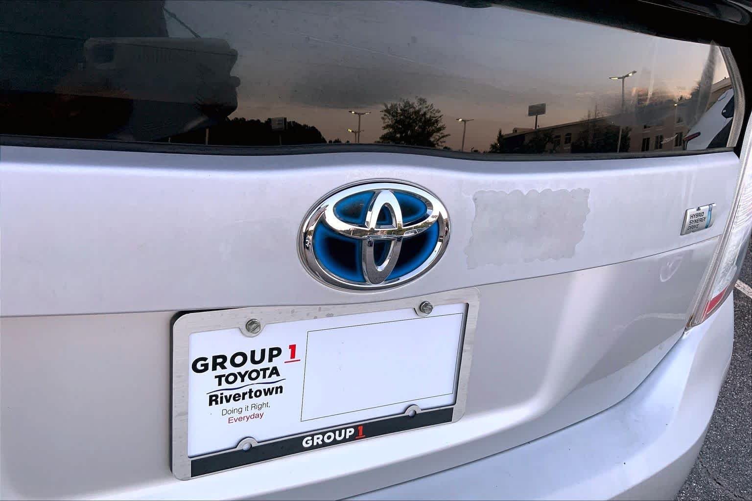 Used 2010 Classic Silver Metallic Toyota III image 8