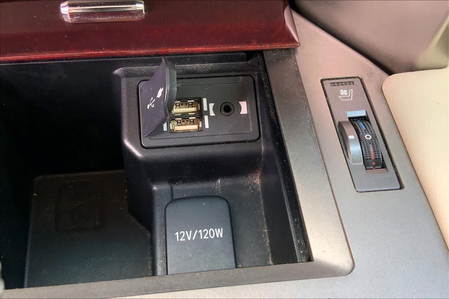 Used 2014 Starfire Pearl Lexus  image 31