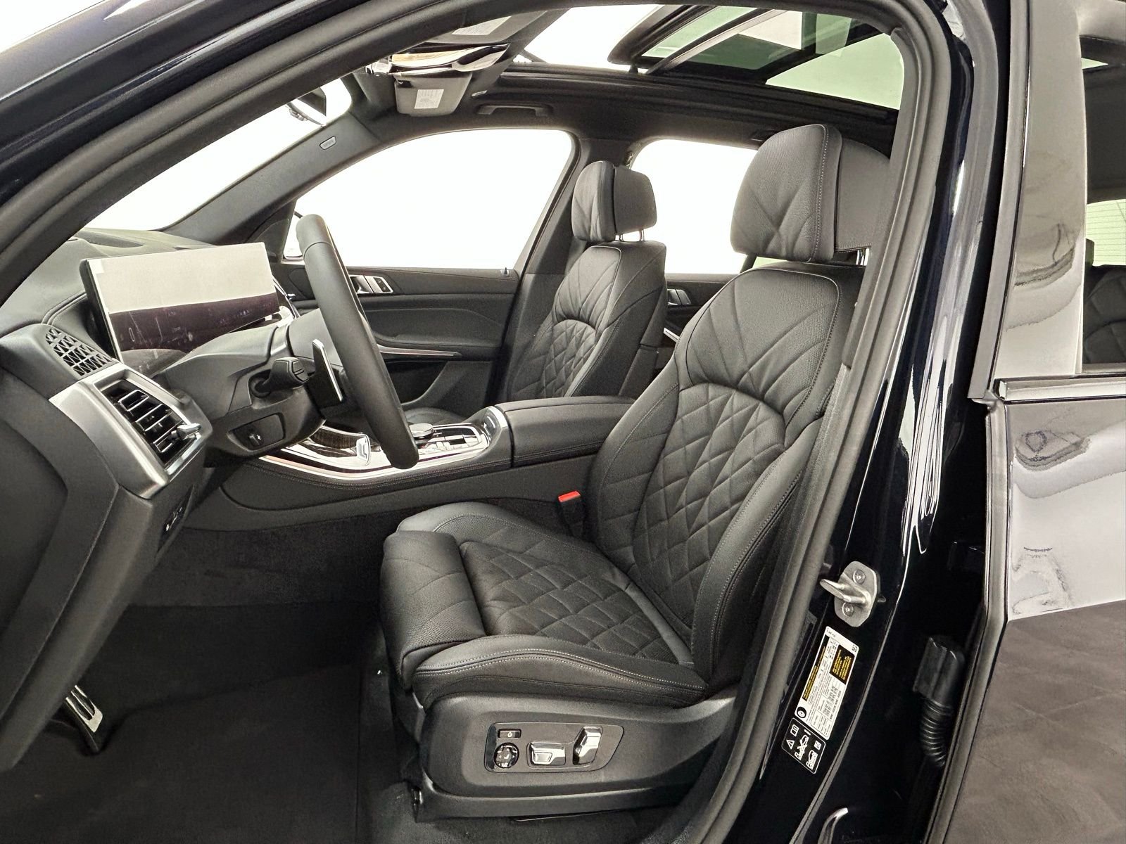 New 2026 Carbon Black Metallic BMW xDrive40i image 28