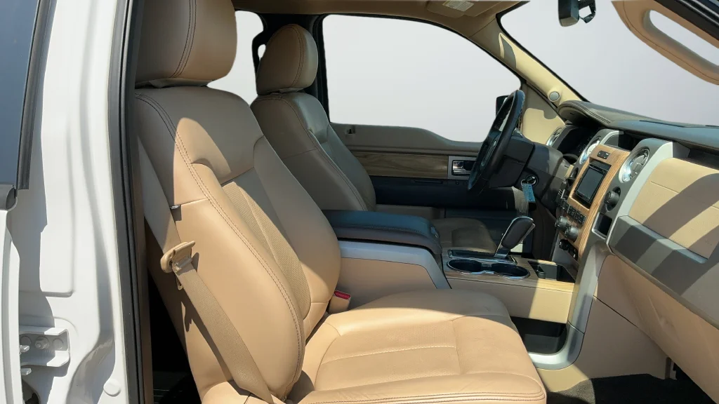 Used 2011 White Ford Lariat image 20