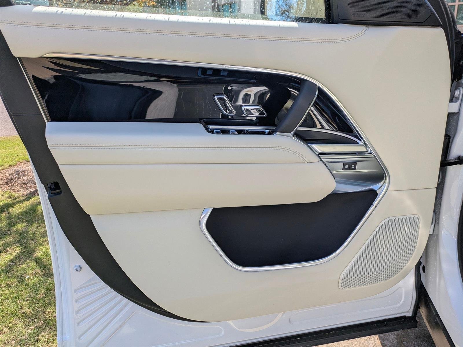 2026 Land Rover Range Rover SE - Photo 11