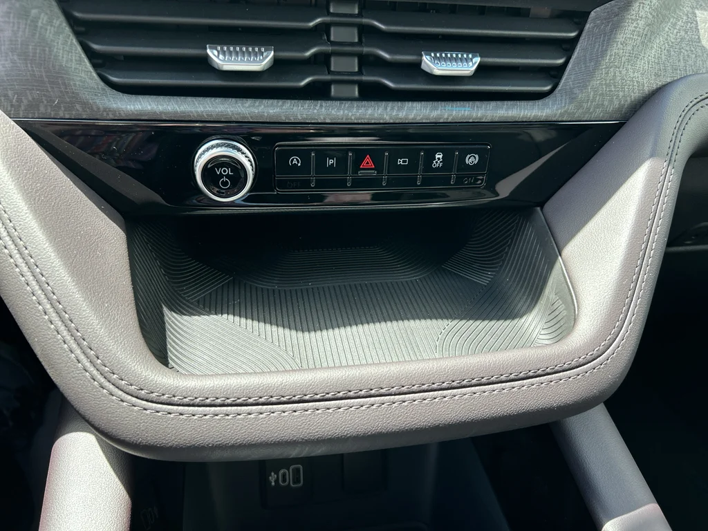 New 2026 Star White Metallic Tri-Coat Ford Platinum™ image 14