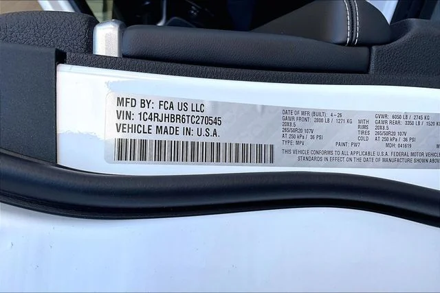 New 2026 Bright White Clear-Coat Exterior Paint Jeep Limited image 13