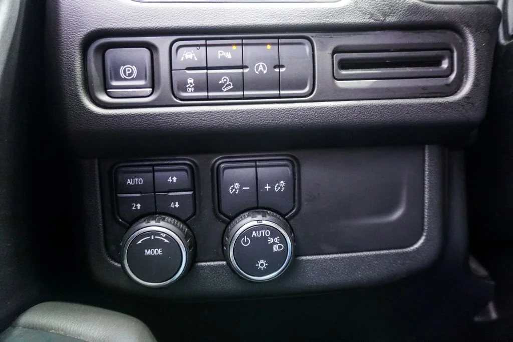 Used 2024 Black Chevrolet Z71 image 19