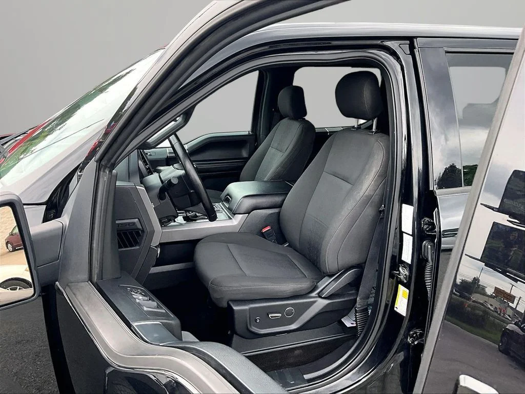 Used 2018 Black Ford XLT image 27