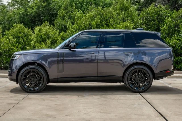 New 2026 Amethyst Grey Purple in Gloss finish Land Rover SE image 13