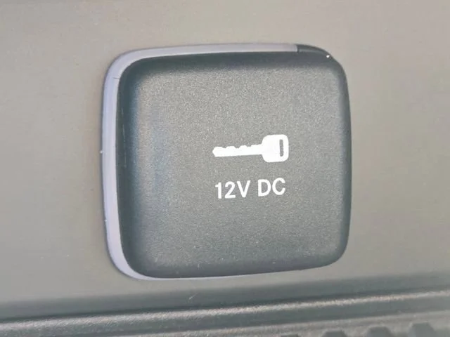 New 2026 Diamond Black Crystal Pearlcoat Jeep Altitude image 15
