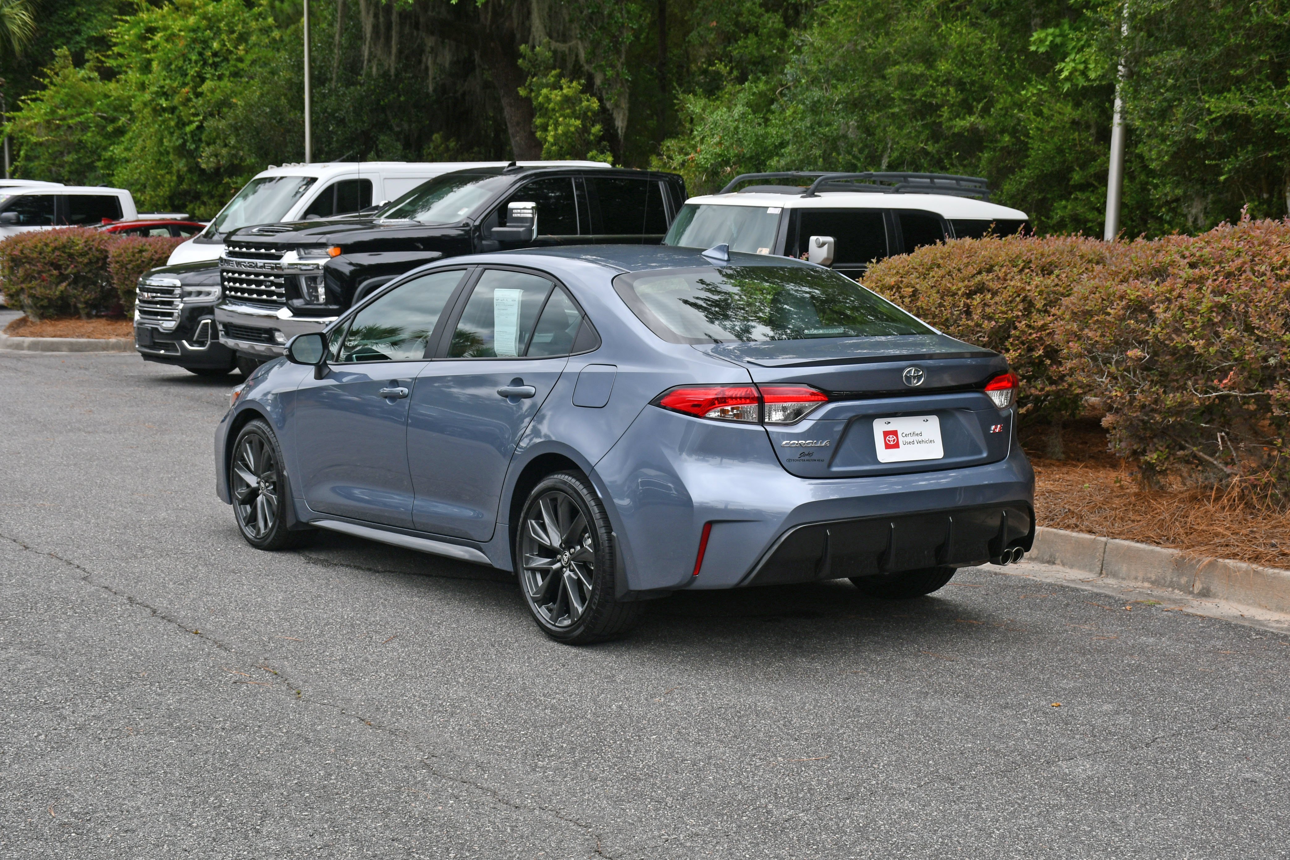 Used 2025  Toyota SE image 2