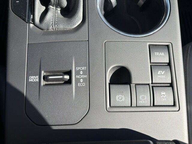 Used 2023 Wind Chill Pearl Toyota Bronze Edition image 12
