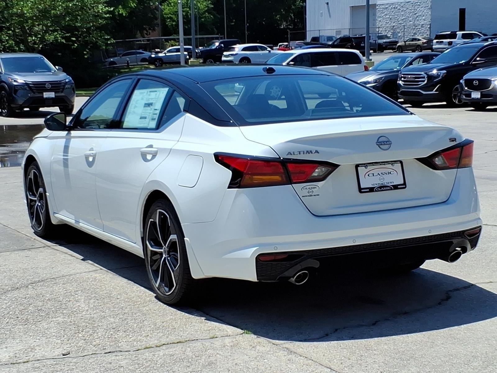 New 2026 Pearl White TriCoat / Super Black Two-tone Nissan SR image 9
