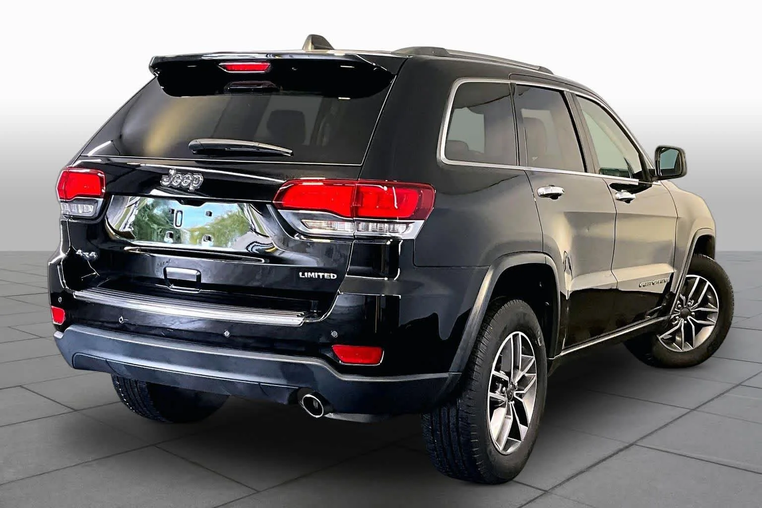 Used 2020 Diamond Black Crystal Pearlcoat Jeep Limited image 13