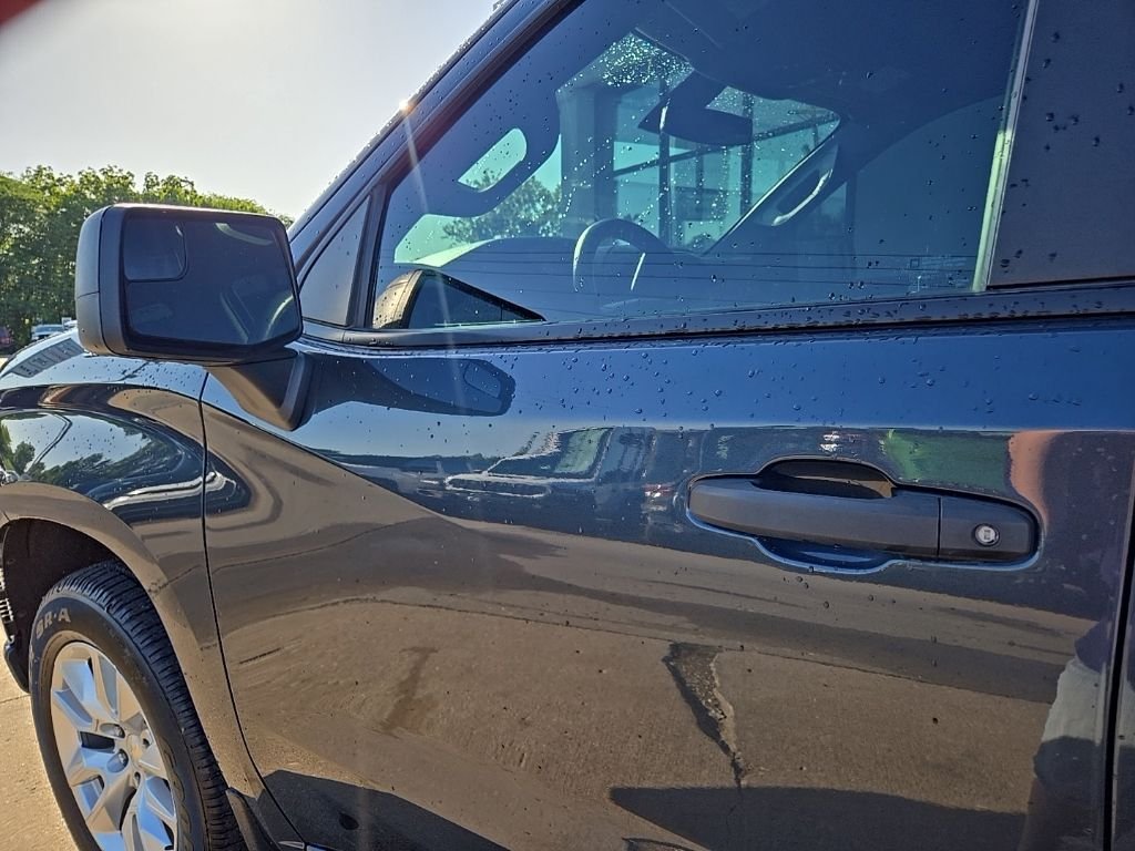 Used 2021 Gray Chevrolet Custom image 34