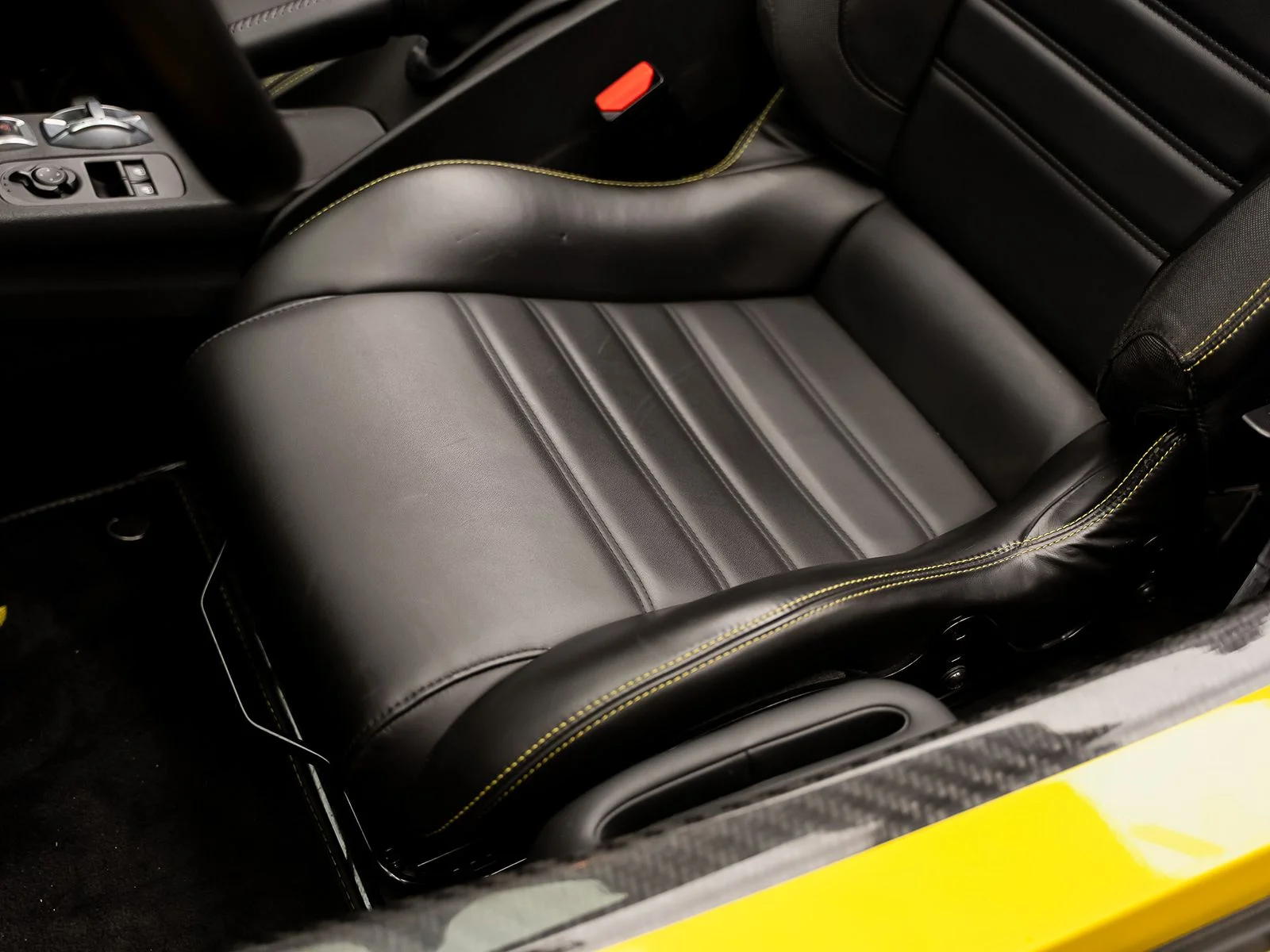 Used 2016 Yellow Alfa Romeo Base image 34