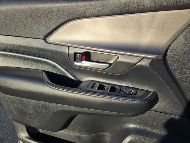 Used 2025 Off-white Toyota XLE image 19