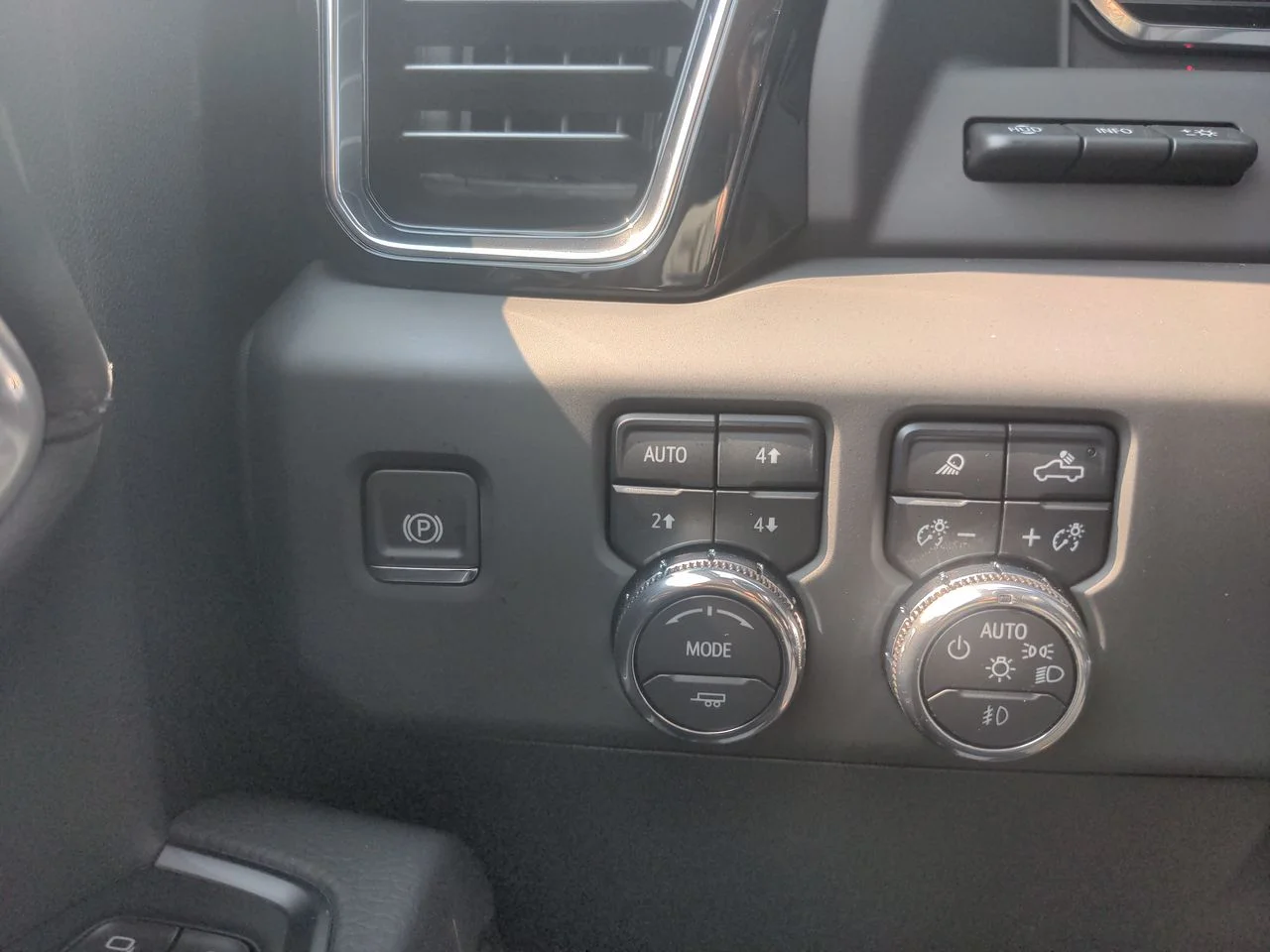 New 2025 Titanium Rush Metallic GMC Denali image 18