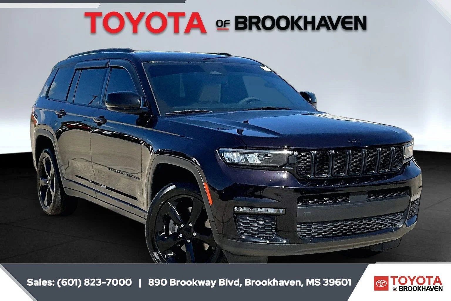 Used 2023 Diamond Black Crystal Pearlcoat Jeep Limited image 1