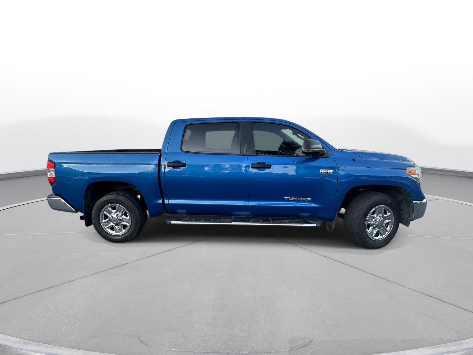 Used 2017 Blazing Blue Pearl Toyota SR5 image 5
