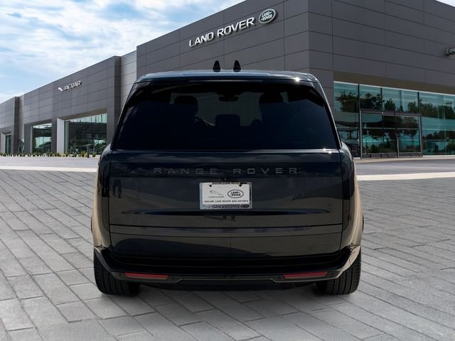 New 2026 Carpathian Grey Land Rover SE image 4