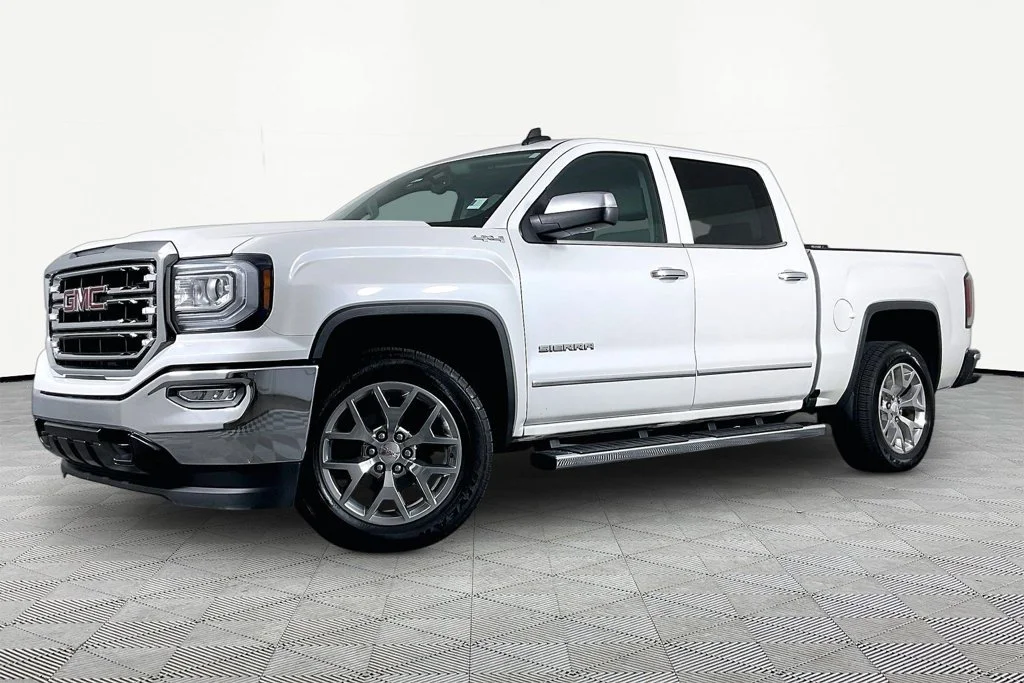 Certified Used 2018 White GMC SLT image 1