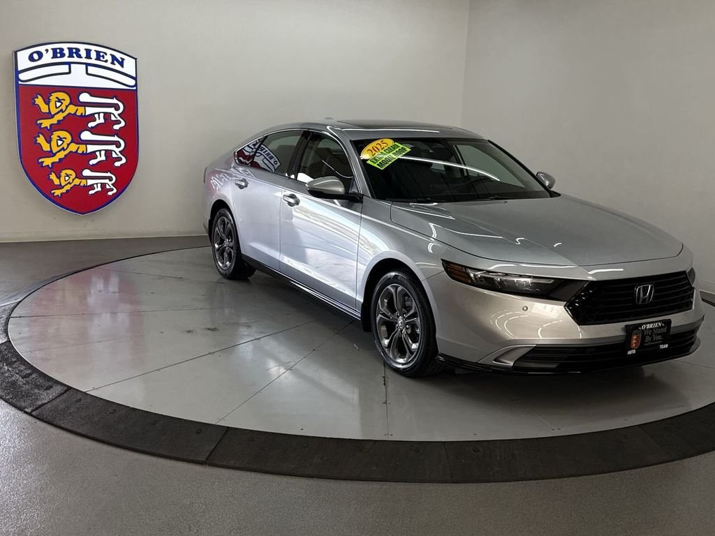 Used 2025 Solar Silver Metallic Honda EX-L image 1