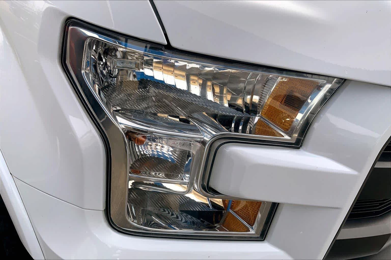 Used 2017 Oxford White Ford Lariat image 27