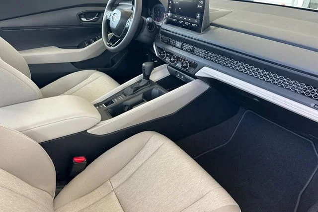 New 2026 Platinum White Pearl Honda LX image 17