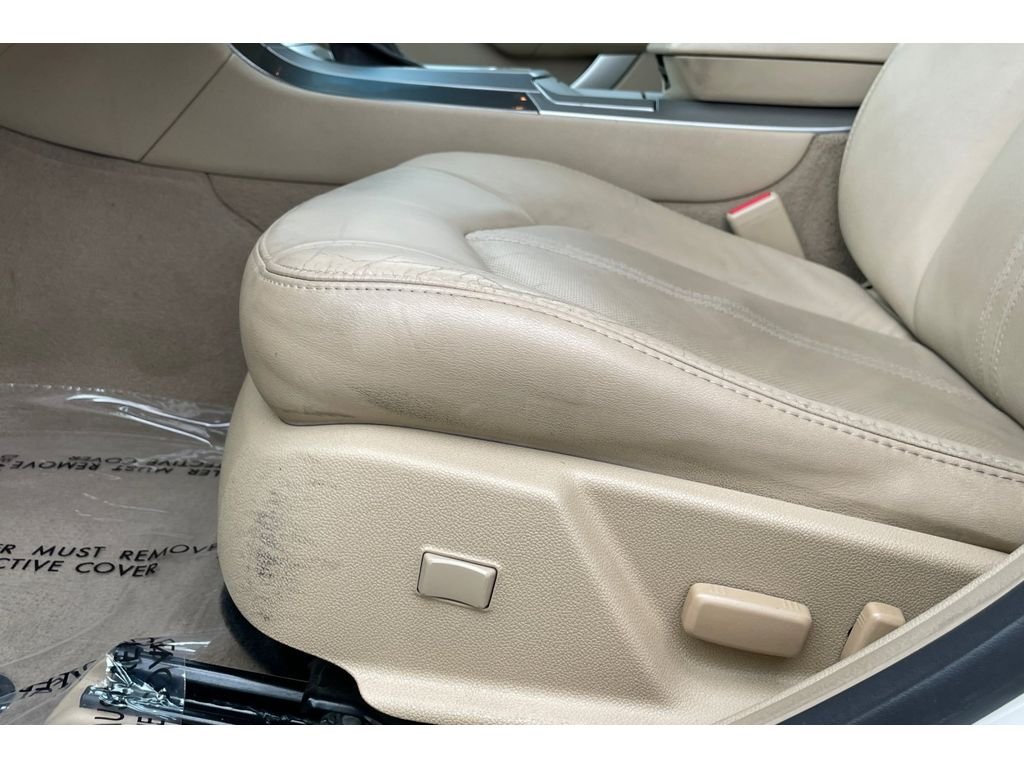 Used 2013 White Diamond Tricoat Cadillac Luxury image 12