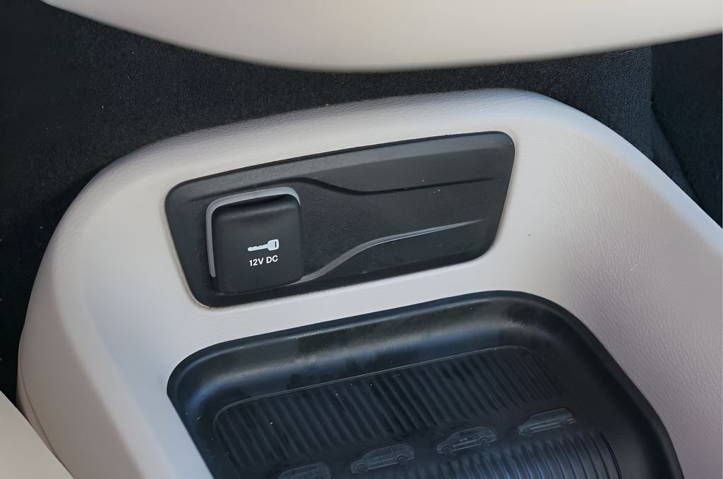 Used 2024 Silver Mist Clearcoat Chrysler Touring L image 30