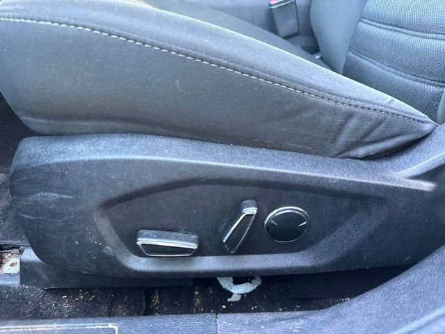 Used 2017 Red Ford SE image 10