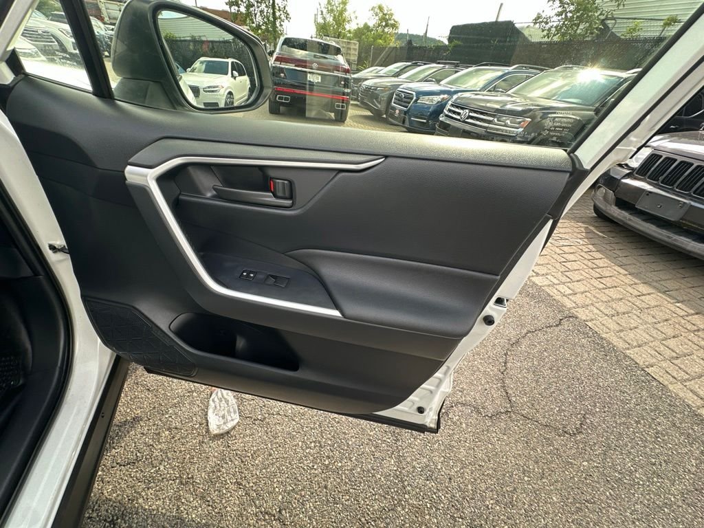 Used 2019 White Toyota LE image 32