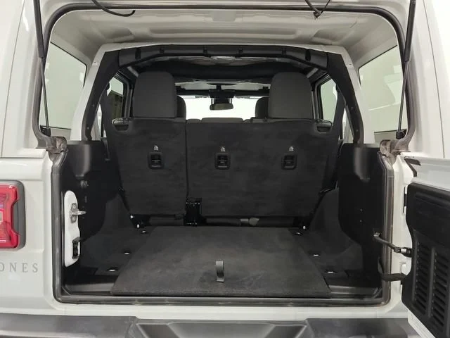 Used 2025 Bright White Cl Jeep Sahara image 34