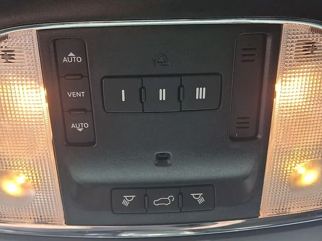 Used 2021 Gray Jeep Laredo X image 27