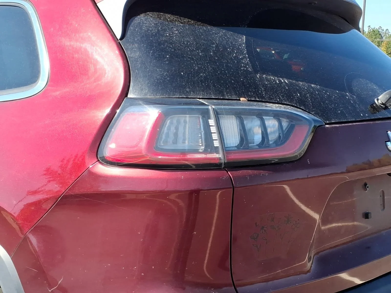 Used 2019 Velvet Red Pearlcoat Jeep Latitude image 16