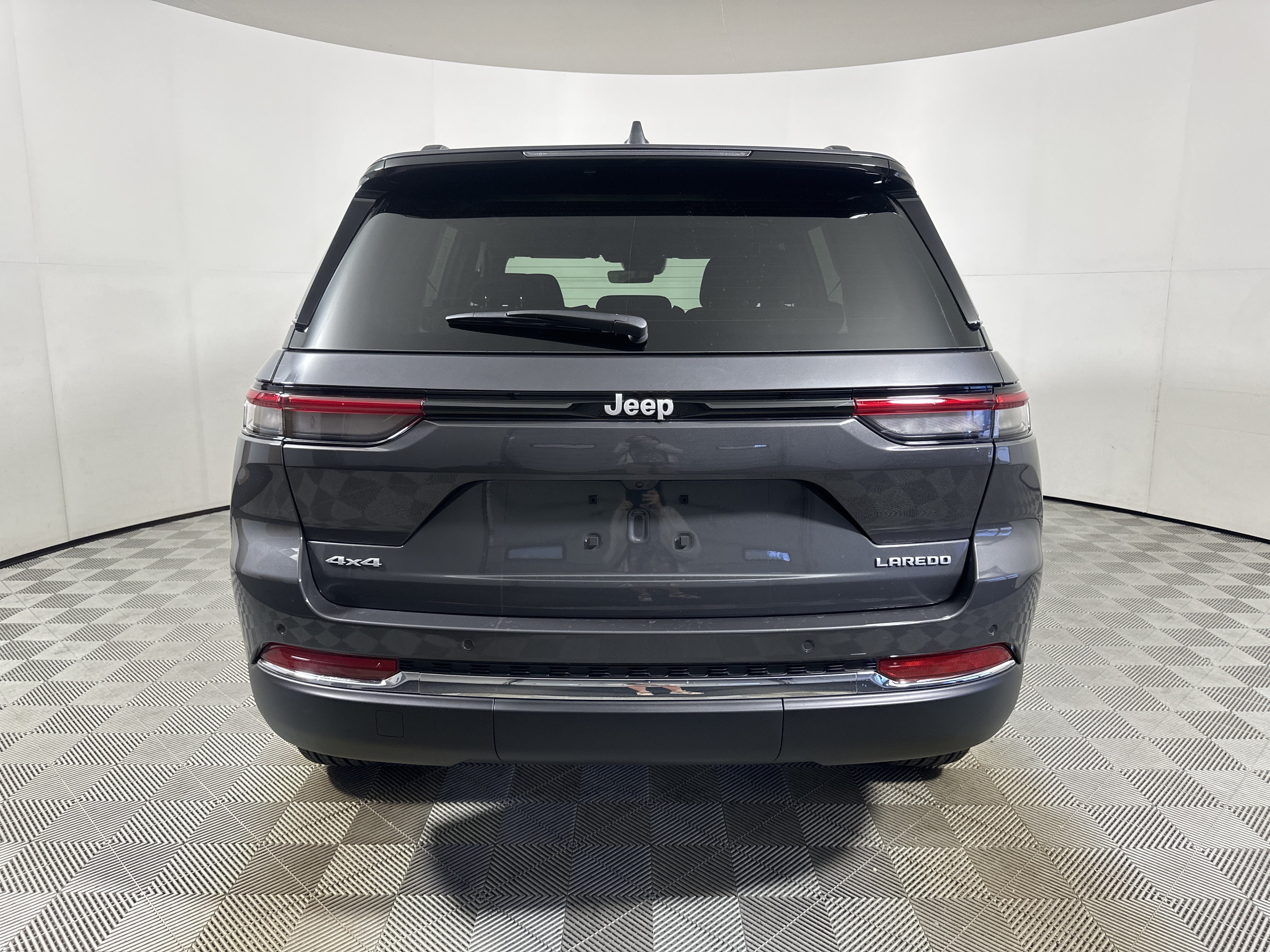 New 2026 Baltic Gray Metallic Clear-Coat Exterior Paint Jeep Laredo X image 6