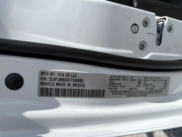 New 2026 Bright White Clear-Coat Exterior Paint Jeep Limited image 33
