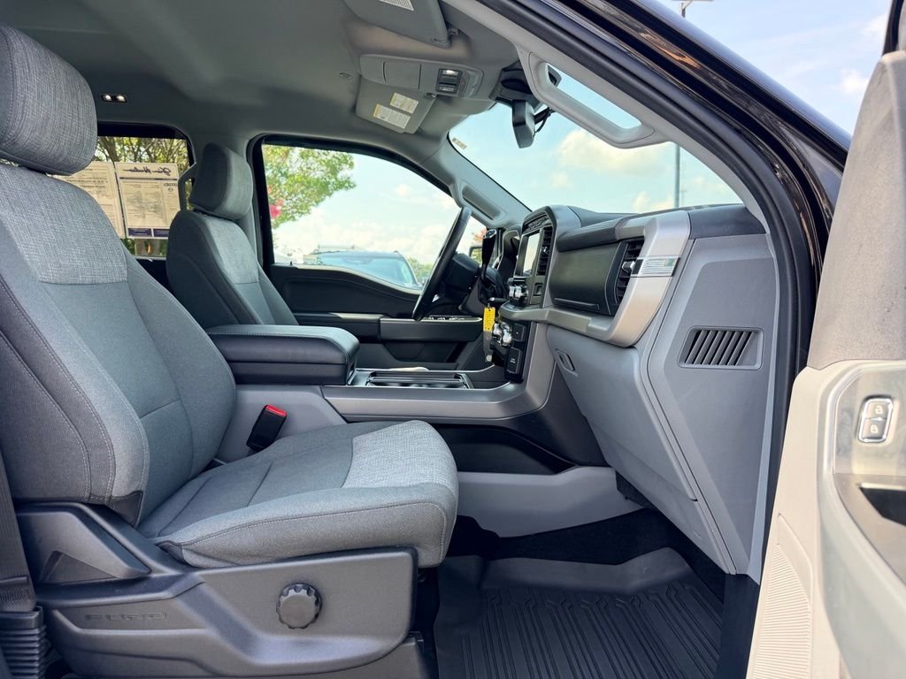 Used 2023 Black Ford XLT image 16
