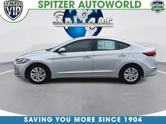 Used 2018 Silver Hyundai SE image 6