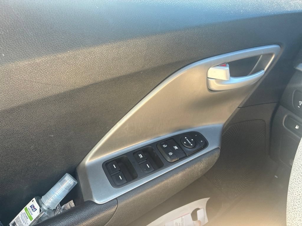 Used 2020 Silky Silver Kia LX image 16