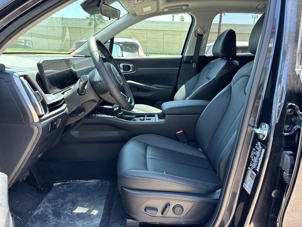 2025 Kia Sorento S - Photo 15