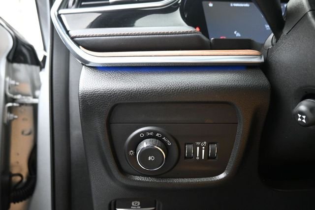 Used 2023 Silver Jeep Summit image 16